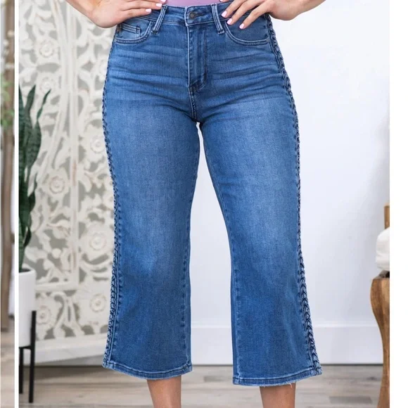 Judy Blue Forgetting You Cropped Blue Jeans with Braided side Detail 16 W - Picture 2 of 15